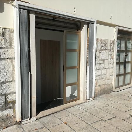 Apartments Feel Center 扎达尔 外观 照片